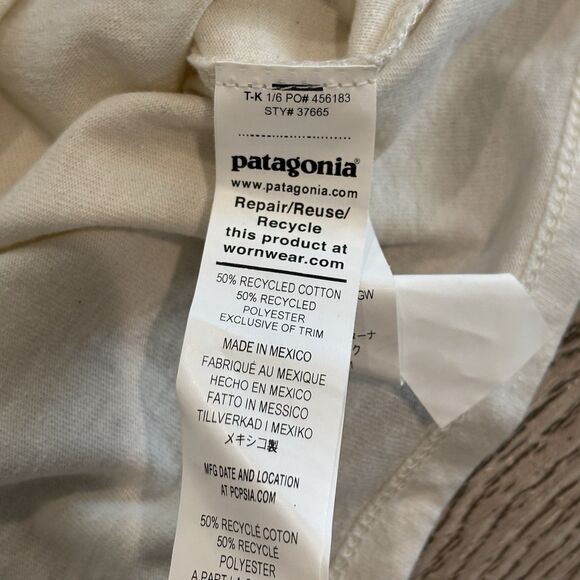 Patagonia Fitz Roy Icon Responsibili-Tee Mens Medium Shirt Birch White 37665 NWT - Picture 4 of 6